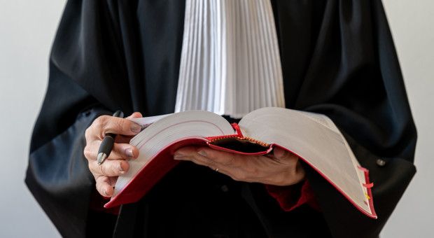 Rozpoczął się protest nieorzekających pracowników sądów - asystentów, protokolantów i innych urzędników (fot. shutterstock) Tysiące pracowników sądów i prokuratur na L4