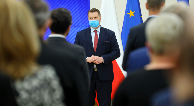 Minister edukacji i nauki Przemysław Czarnek podczas uroczystości z okazji Dnia Edukacji Narodowej (fot. PAP/Rafał Guz ) Minister edukacji chce odbudować autorytet zawodu nauczyciela