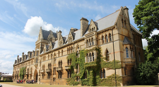 Jeden ze wskazanych wykładowców obecnie wykłada literaturę staroangielską na Oxfordzie (fot. MarlonRondal/pixabay) Uniwersytet w Oxfordzie nie chroni studentów przed seksistowskimi zachowaniami wykładowców