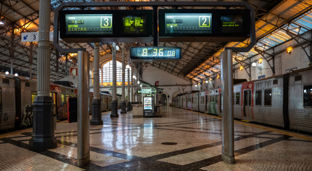 Głównym żądaniem strajkujących jest zwiększenie o kilka procent podwyżek płac załogi. (Fot. Shutterstock) Pracownicy metra walczą o podwyżki. W mieście chaos komunikacyjny
