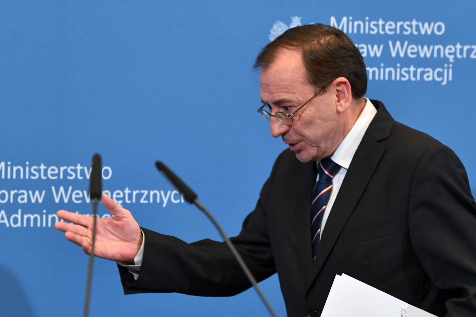 Szef MSWiA Mariusz Kamiński (fot. PAP/Radek Pietruszka)