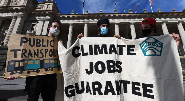 COP26 odbędzie się w dniach od 31 października do 12 listopada. Protesty przeciwko zmianom klimatycznym już trwają (fot. PAP/EPA/JAMES ROSS) Po 8 miesiącach protestów jest porozumienie płacowe