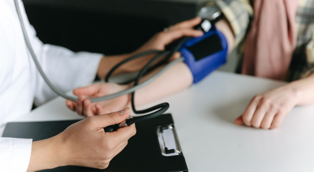 Lekarze mogą wystawić zwolnienie lekarskie z datą wsteczną (Fot. Pexels) Zwolnienie lekarskie z datą wsteczną. Takie L4 też można dostać od lekarza