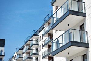 Polacy biorą coraz większe kredyty na zakup mieszkania