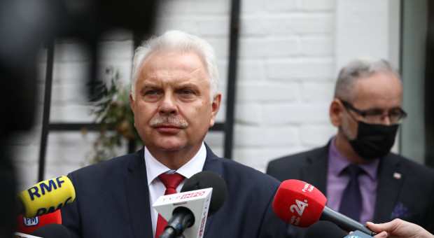 Wiceminister zdrowia Waldemar Kraska (fot. PAP/Tomasz Gzell) "IV fala epidemii się rozpędza"