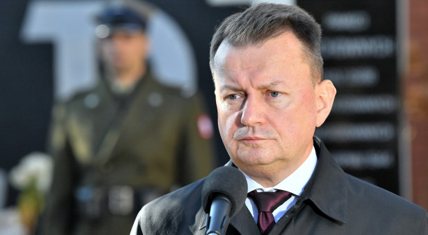 Minister obrony Mariusz Błaszczak (fot. PAP/Radek Pietruszka) Awanse w MON. Oficerowie na nowych stanowiskach