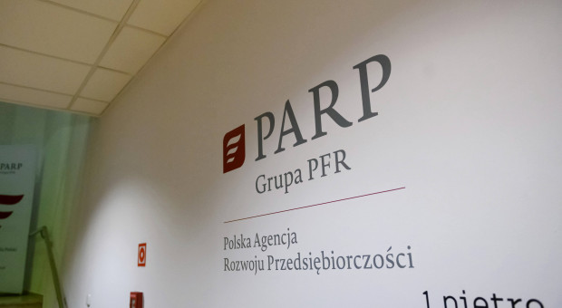 Konkurs przeznaczony jest dla mikro, małych, średnich i dużych przedsiębiorstw, które od 1 stycznia 2019 r. realizowały inicjatywy edukacyjne. (fot. PAP/Jakub Kaczmarczyk) Chcą docenić pracodawców. Na zgłoszenia czekają do 24 listopada