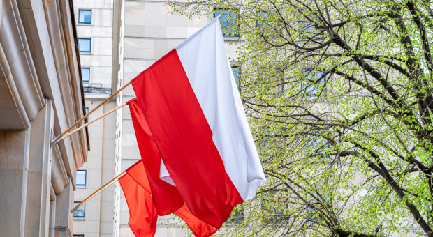 11 listopada to jeden z 13 dni świątecznych w Polsce, które zostały zapisane w ustawie o dniach wolnych od pracy (Fot. Shutterstock) Oni pracują w Święto Niepodległości 11 listopada. Ile można zarobić za pracę w święta?