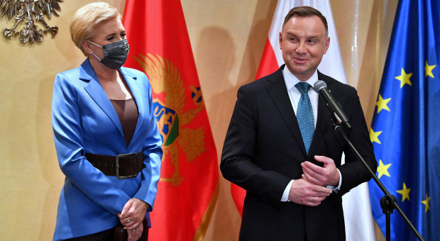 Pomoc społeczna to nie tyle system, co w pierwszym rzędzie człowiek - mówi prezydent. (fot. PAP/Radek Pietruszka) Zbliża się ich święto, pierwsze podziękowania już dostali. Od prezydenta