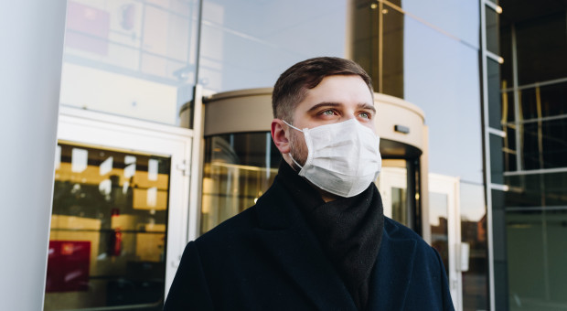 Hoc, pytany w czwartek rano, czy projekt trafił już do Sejmu, odparł, że zostanie on złożony do laski marszałkowskiej "niebawem". (fot. unsplash.com/Anastasiia Chepinska) Zamieszanie wokół szczepień pracowników. "Co będzie dalej, nie wiem"