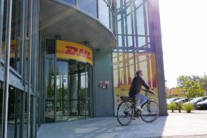 DHL przesadza pracowników na rowery