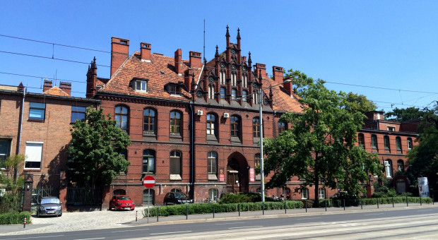 Uniwersytet Medyczny im. Piastów Śląskich we Wrocławiu (Fot. Aidas U./Wikipedia/CC BY 3.0) Studenci Uniwersytetu Medycznego będą mieć stacjonarne zajęcia w szpitalu