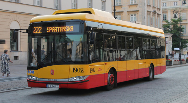 Sześć związków zawodowych, które są w sporze zbiorowym z MZA zapowiada na środę 24 listopada akcję protestacyjną (fot. Jakub Murat/Wikipedia/CC BY-SA 4.0) Kierowcy autobusów szykują protest w Warszawie
