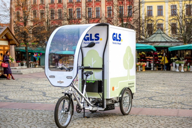 Kurierzy GLS dostarczą paczki rowerami