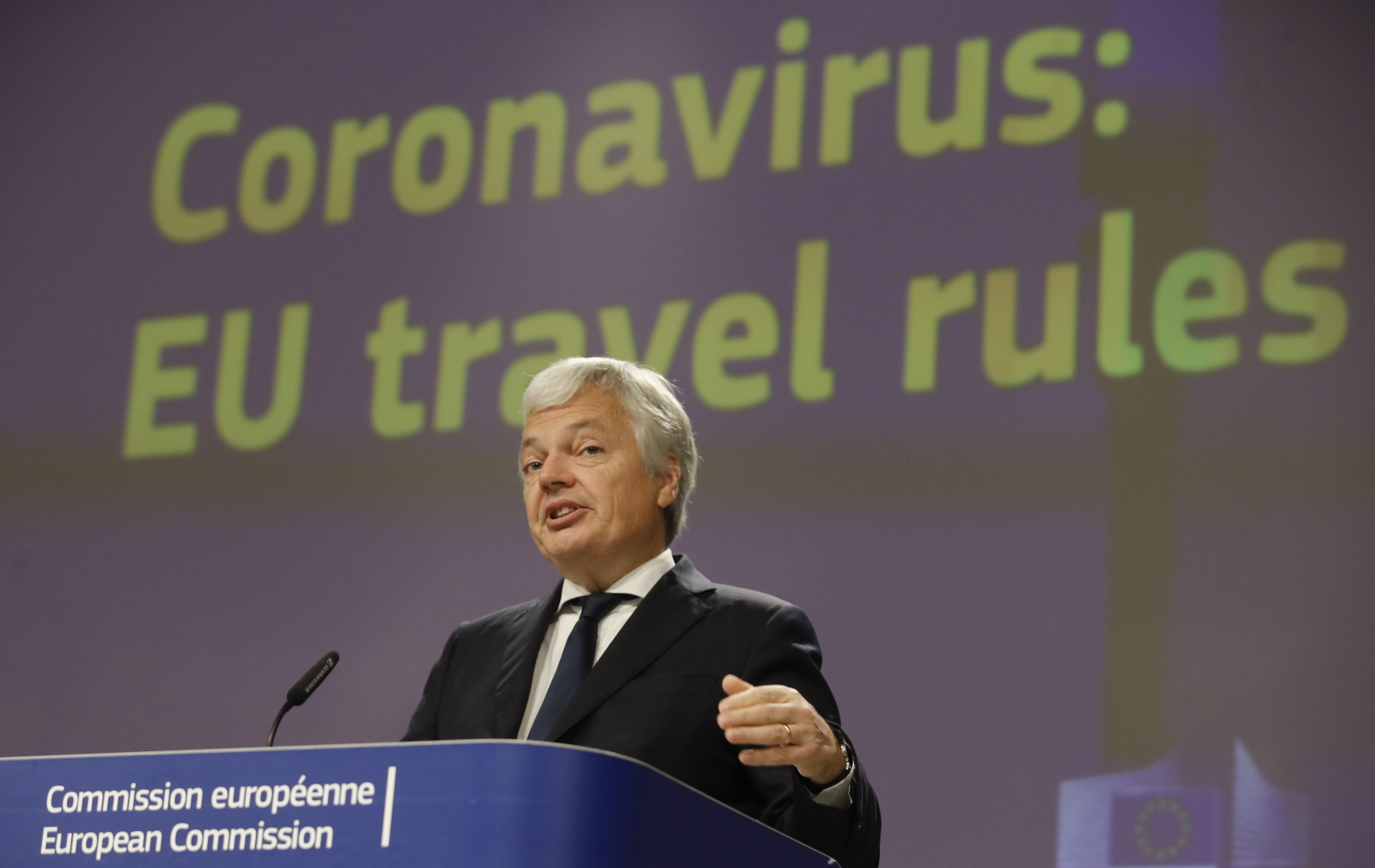 Komisarz UE ds. sprawiedliwości Didier Reynders (fot. PAP/EPA/OLIVIER HOSLET)