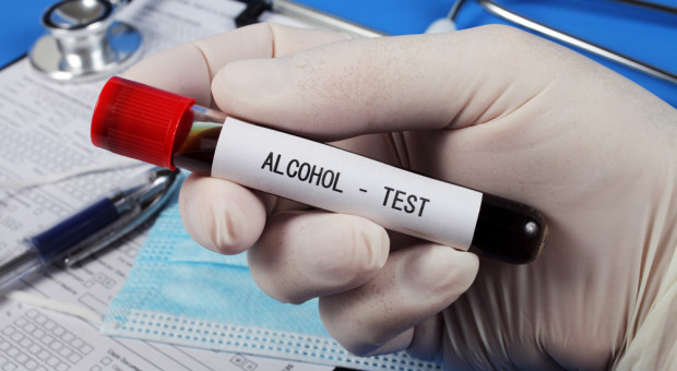 Lekarz w organizmie miał blisko 1,4 promila alkoholu. (Fot. Shutterstock) Lekarz z promilami. "Nie możemy tolerować takich sytuacji"