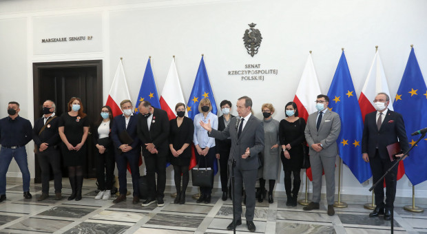 W spotkaniu udział wzięli przedstawiciele środowisk medycznych, nauczycielskich i pracowników wymiaru sprawiedliwości. (fot. PAP/Tomasz Gzell) "Państwo bez rzeszy pracowników nie może realizować swoich zobowiązań"