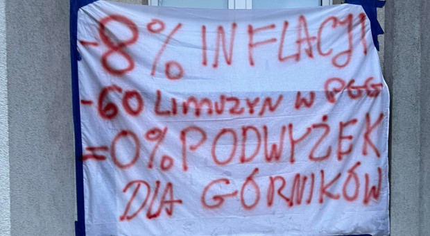 Kilkudziesięciu związkowców z Sierpnia'80 w siedzibie PGG (fot. facebook.com/KomisjaKrajowaSierpnia80) Górniczy związkowcy weszli do siedziby PGG. Domagają się zwiększenia płac