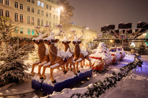 Święty Mikołaj kontra Dziadek Mróz, czyli kto przynosi prezenty dzieciom w Europie