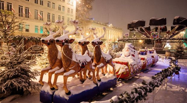 Święty Mikołaj kontra Dziadek Mróz, czyli kto przynosi prezenty dzieciom w Europie