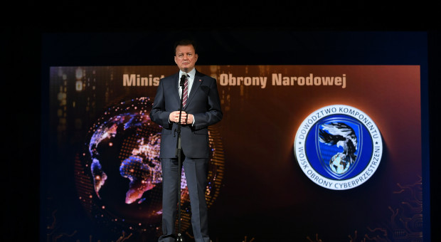Minister obrony narodowej Mariusz Błaszczak podczas powołania nowego komponentu Sił Zbrojnych RP - Wojsk Obrony Cyberprzestrzeni (fot. PAP/Marcin Obara) Mamy nowy rodzaj wojska. Już oficjalnie