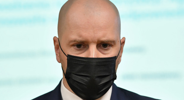 Były wiceminister zdrowia Sławomir Gadomski (fot. PAP/Radek Pietruszka) Wiceminister zdrowia wygrał w "tajnym" konkursie. Nie ma sobie nic do zarzucenia