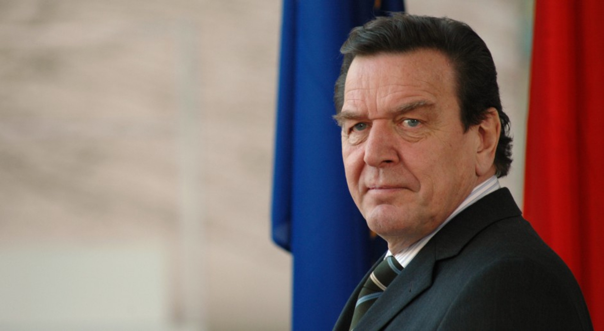 Deutschland nahm Gerhard Schröder.  Es verlor einen Angestellten und vielleicht ein Büro