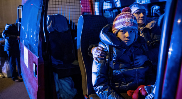 Sytuacja na polsko-ukraińskim przejściu granicznym w miejscowości Hrebenne (fot. PAP/Wojtek Jargiło) PZU obejmie uchodźców z Ukrainy bezpłatną opieką medyczną