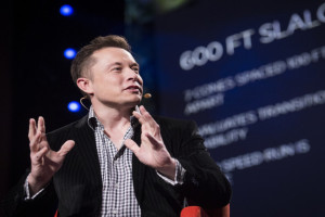 Elon Musk zapłaci trzy pensje pracownikom, którzy pojadą na wojnę