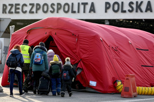Poczta Polska rozda uchodźcom 110 tysięcy darmowych kart SIM