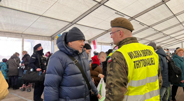 Terytorialsi z Łodzi pomagają uchodźcom