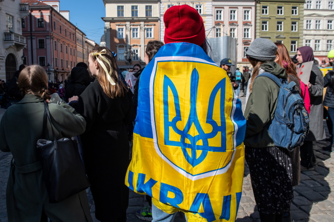 Protest w obronie Mariupola we Lwowie (fot. PAP/Wojtek Jargiło)