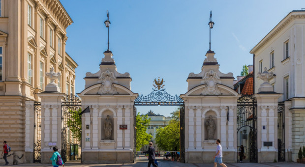 System został przygotowany przez Uniwersytet Warszawski we współpracy z Międzyuniwersyteckim Centrum Informatyzacji (MUCI) (fot. Shutterstock) Uniwersytet Warszawski stworzył system internetowej rekrutacji Ukraińców