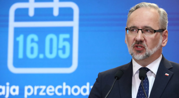 Minister zdrowia Adam Niedzielski (fot. PAP/Tomasz Gzell) Epidemia COVID-19 w Polsce skończy się 16 maja