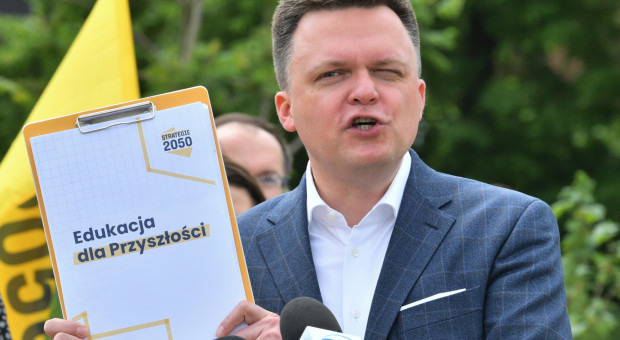 Lider Polski 2050 Szymon Hołownia (fot. PAP/Radek Pietruszka) Nierówności w dostępie do edukacji coraz większe
