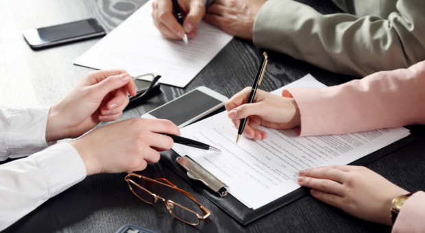 Zmiany są podyktowane obowiązkiem implementacji Dyrektyw Parlamentu Europejskiego do przepisów krajowych (fot. Shutterstock.com) Sezon urlopowy tuż tuż. Jakie zmiany czekają pracowników i pracodawców?