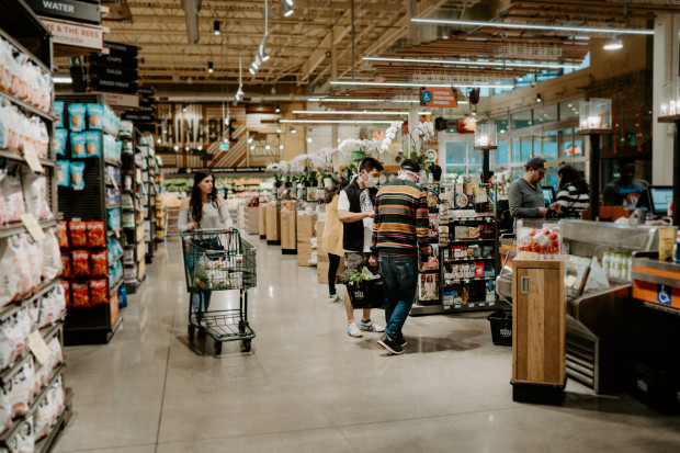 Znana sieć supermarketów ogłasza grupowe zwolnienia