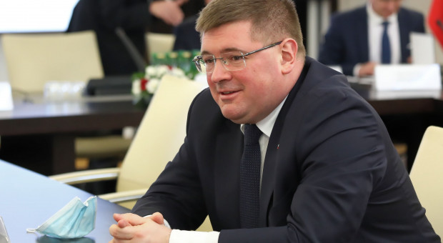 Minister, który zna nauczyciela zarabiającego 11 tys. zł, "spotkał się z gigantyczną manipulacją"