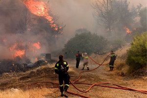 Ponad 200 strażaków z zagranicy wesprze latem greckich pożarników