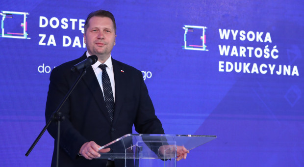 Minister edukacji i nauki Przemysław Czarnek (fot. PAP/Tomasz Gzell) Czarnek: PiS dało nauczycielom 30 proc. podwyżki, PO - zero