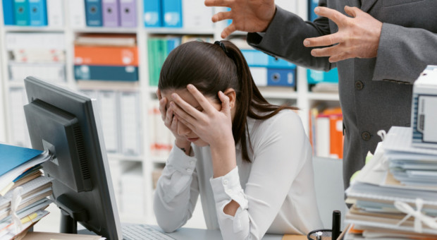 to na ofierze spoczywa obowiązek udowodnienia mobbingu (fot.shutterstock.com) Polskie prawo nie chroni ofiar mobbingu. Niewiele z nich dochodzi swoich praw przed sądem