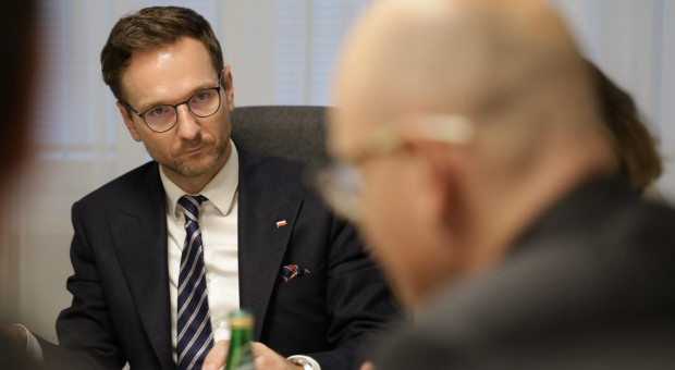 Według Budy, wyższa dynamika wzrostu to w dużej mierze efekt ożywienia światowej i polskiej aktywności po spadku w covidowym 2020 roku (fot. TT/MRiT) Minister rozwoju: cieszy mnie, że polskie firmy odważnie zdobywają zagraniczne rynki