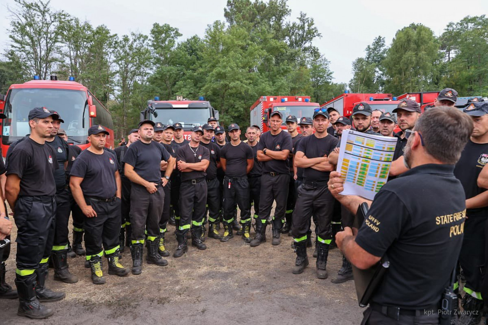 Des pompiers polonais combattent un incendie en France
