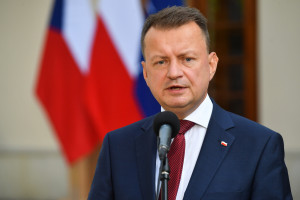 Minister Błaszczak "zwalcza dezinformację". Chodzi o nadgodziny