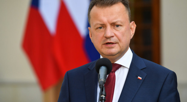 Minister Błaszczak "zwalcza dezinformację". Chodzi o nadgodziny