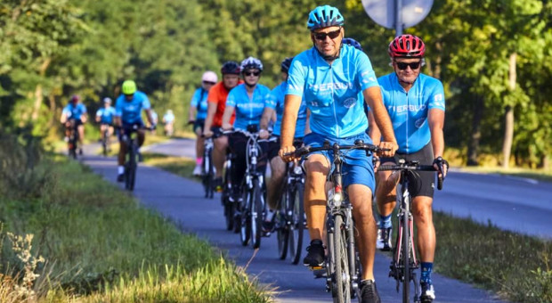 W tegorocznym Tour de Erbud wzięli udział pracownicy 10 spółek (fot. mat. pras.) Grupa Erbud wsiadła na rowery i wykręciła ponad 90 tys. złotych