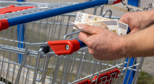 Średnia pensja irytuje pracownik&oacute;w. "Tam się nie zarabia takich pieniędzy"