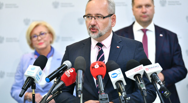 Minister zdrowia Adam Niedzielski (fot. PAP/Maciej Kulczyński) Pielęgniarki nagle się "rozchorowały", bo chcą prawie 3 tys. zł podwyżki