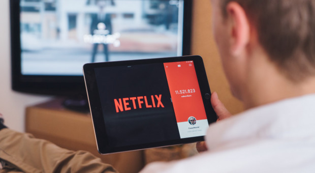 Netflix szuka nowych pracowników do warszawskiego biura (fot. Cardmapr/Unsplash) Netflix otwiera biuro w Warszawie i szuka nowych pracowników