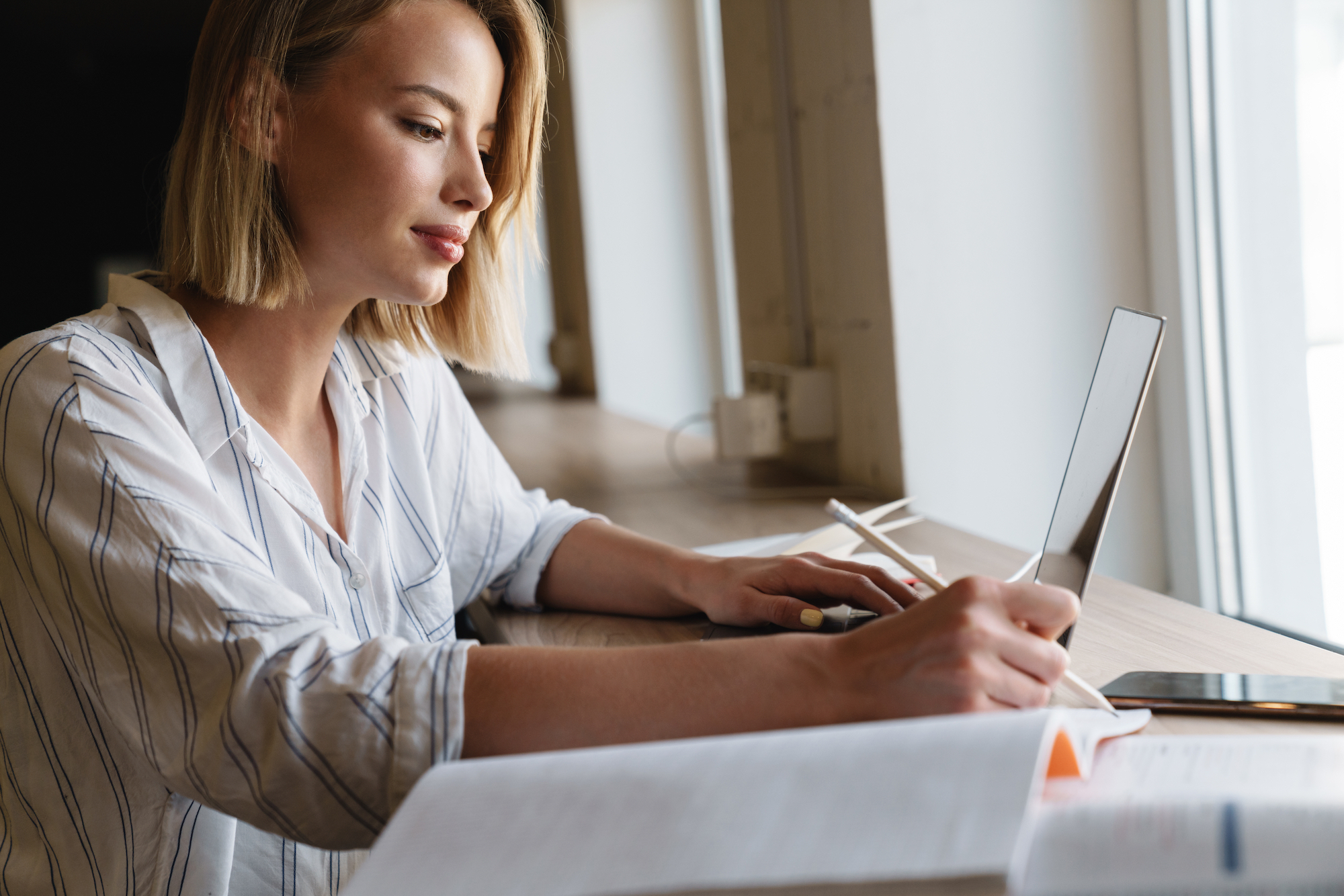 Zdecydowanie najbardziej preferowaną przez kobiety formą zatrudnienia jest pełen etat uwzględniający możliwość elastycznego czasu pracy (Fot. Shutterstock)